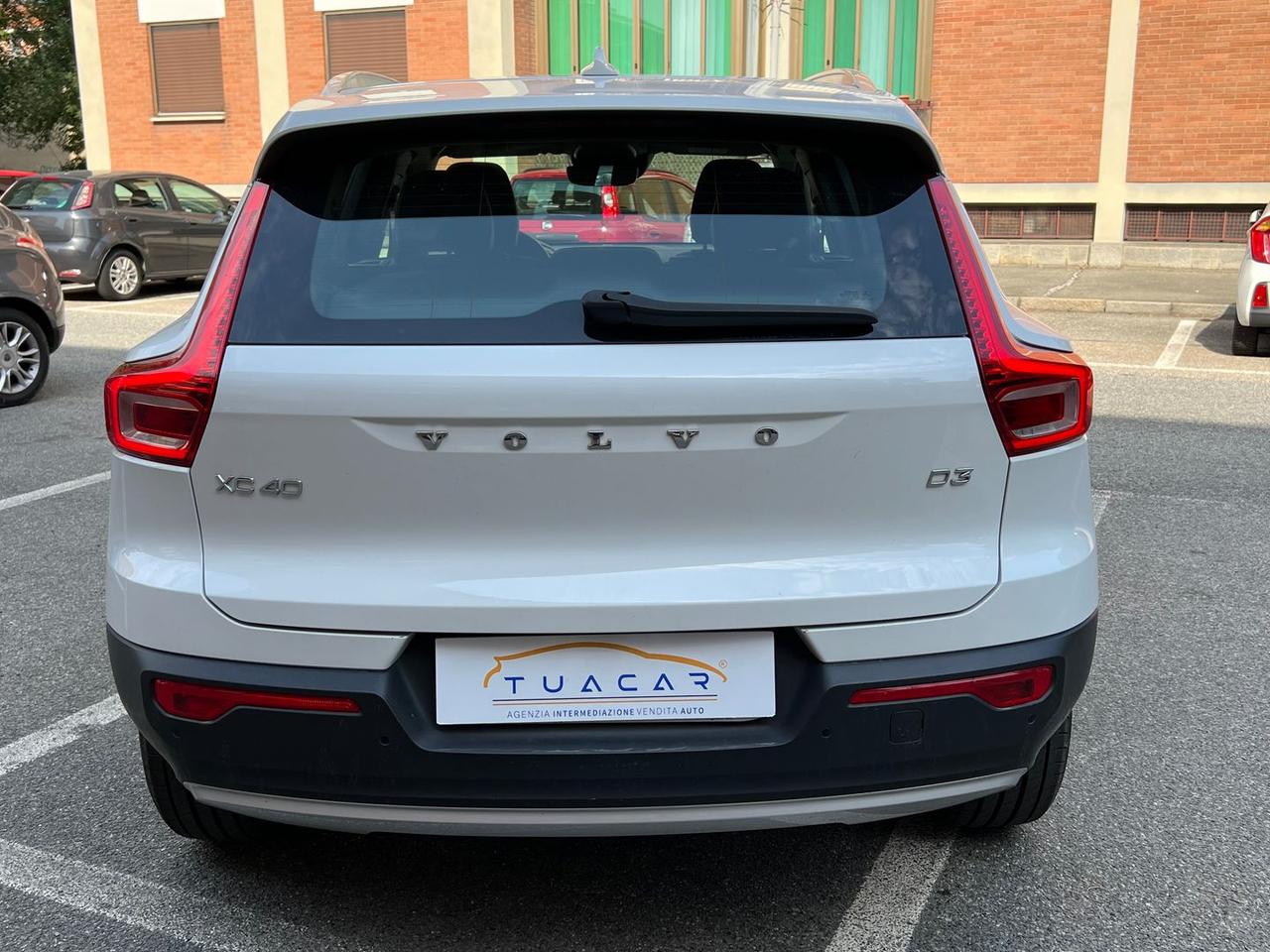 Volvo XC40 Business Plus D3 #12032