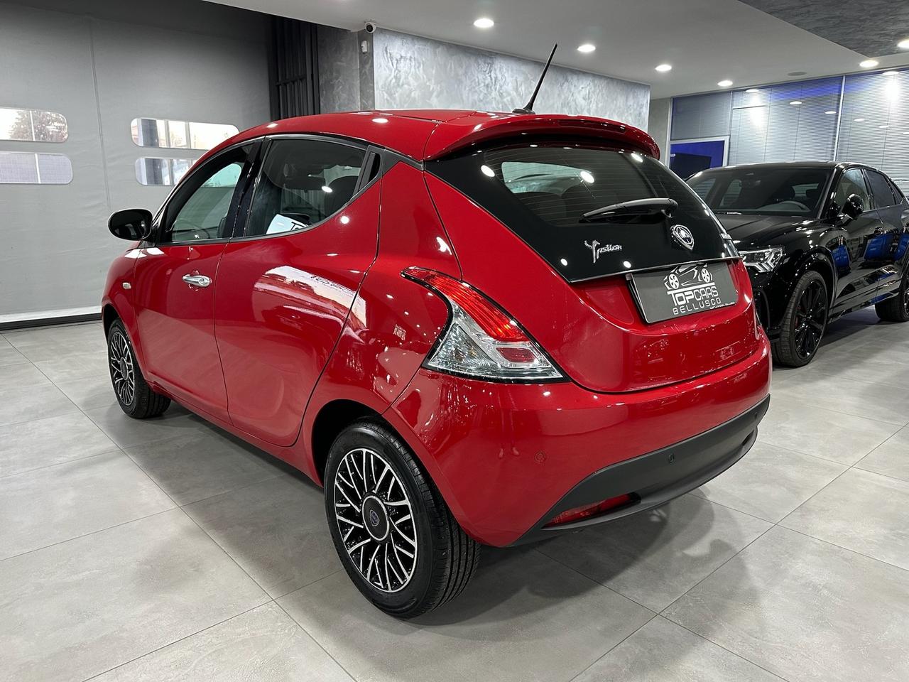 Lancia Ypsilon 1.0 69cv Hybrid 5 porte NEOPATENTATI