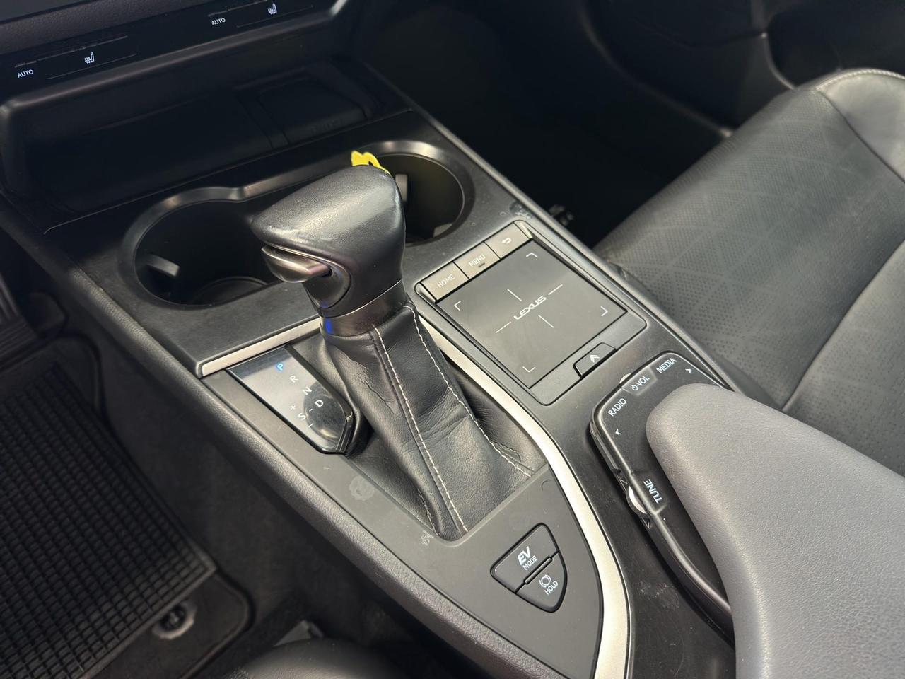 Lexus UX 250h 2.0 Premium 2wd cvt
