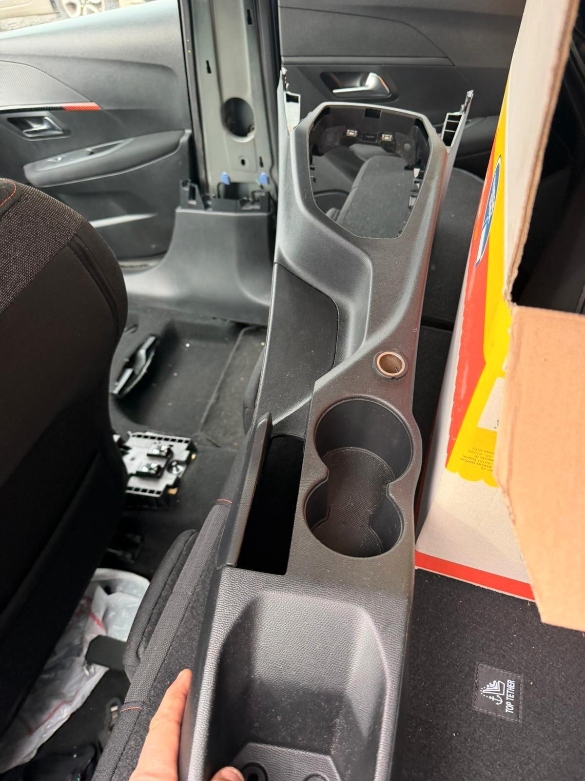 Peugeot 208 1,2 incidentato - 2023