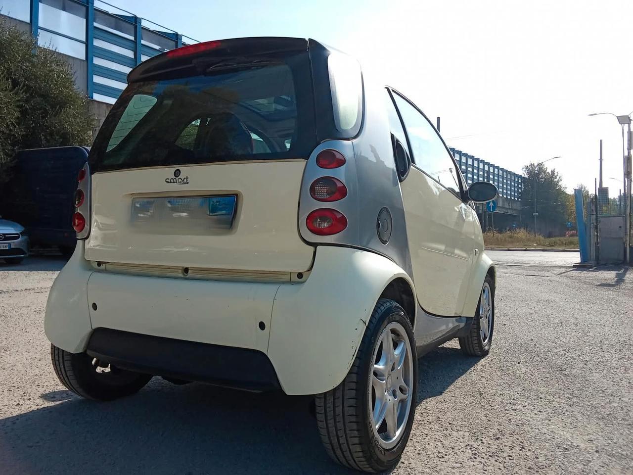 Smart 700 city-coupé pure (45 kW)