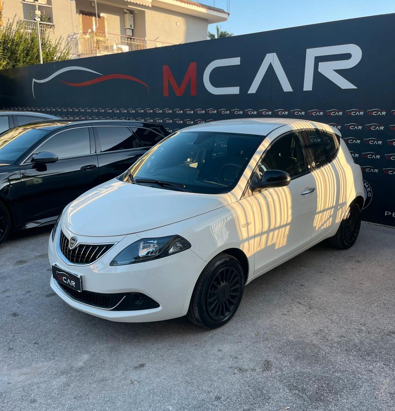 Lancia Ypsilon 1.0 FireFly 5 porte S&S Hybrid Ecochic Silver