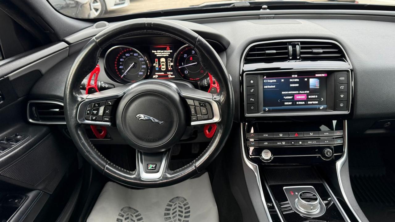 Jaguar XE 2.0 D Turbo Portfolio