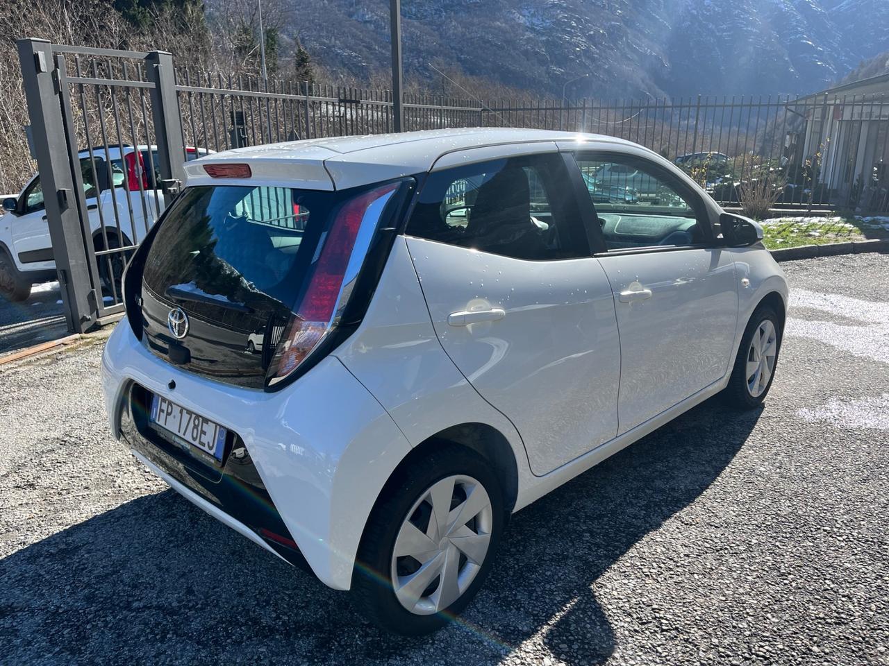 Toyota Aygo 1.0 VVT-i 69 CV 5 porte x-business