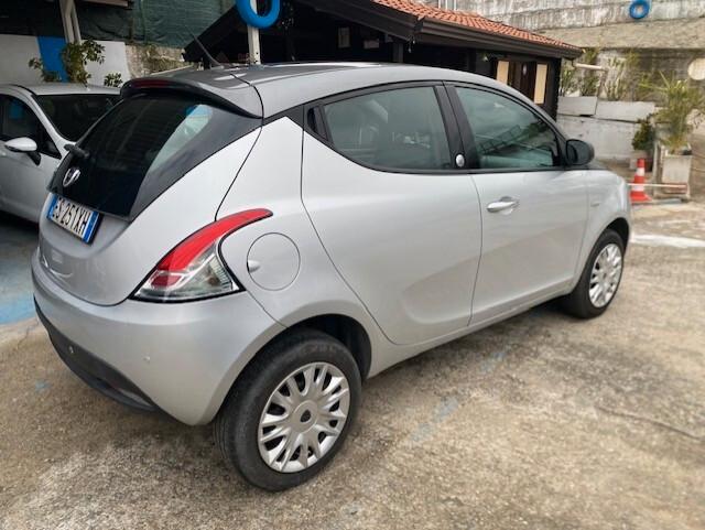 Lancia Ypsilon 0.9 TwinAir 85 CV 5 porte Metano Ecochic Gold