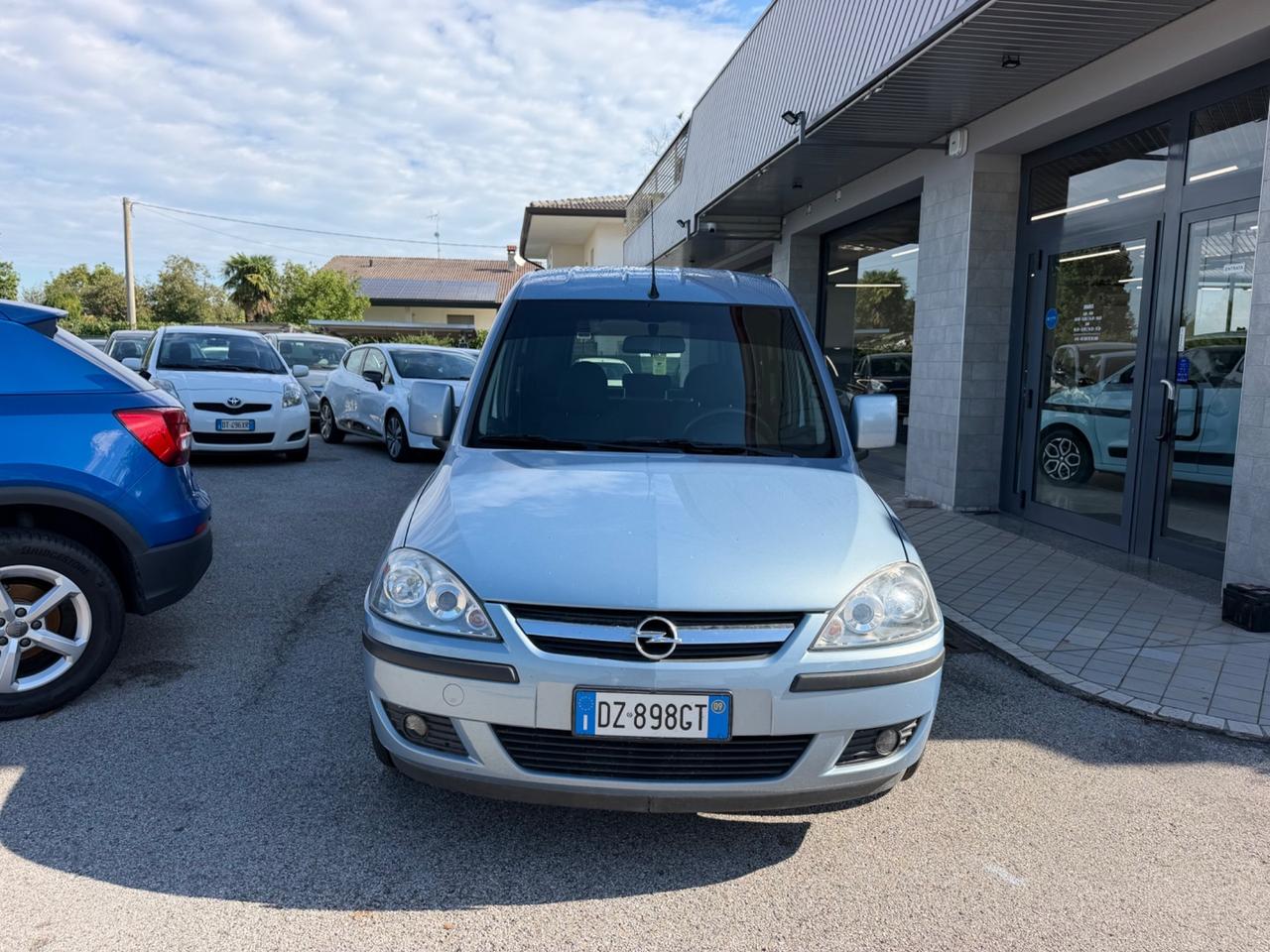 Opel Combo 1.6 benzina , metano