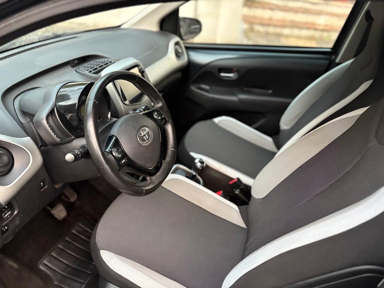 Toyota Aygo 1.0 VVT-i 69 CV 5 porte x-cool TSS