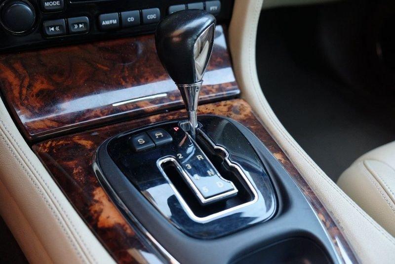 Jaguar XJ 2.7 D V6 cat Executive