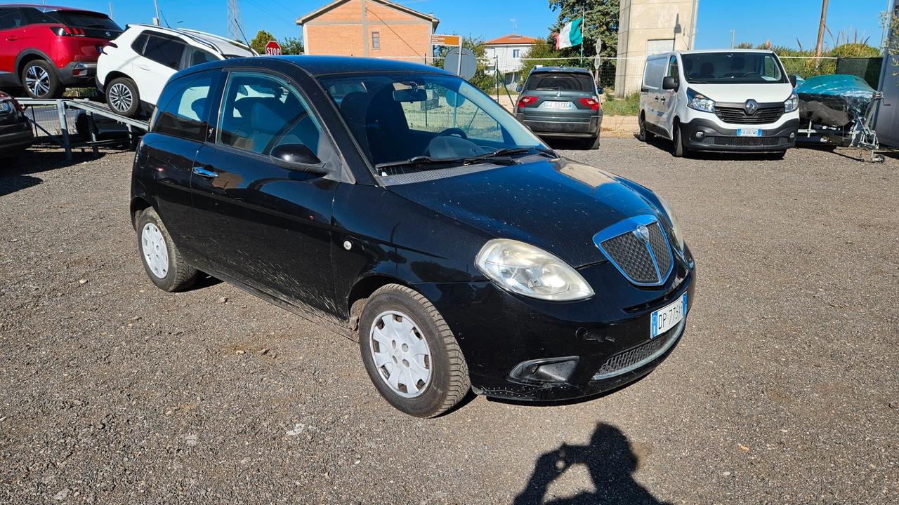 Lancia Ypsilon 1.3 MJT 90 CV Platino