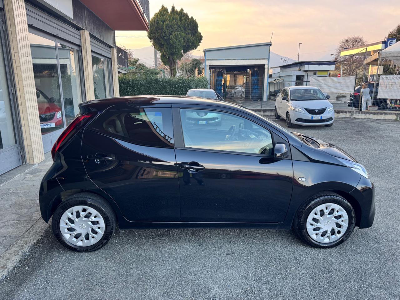 Toyota Aygo Connect 1.0 VVT-i 72 CV 5 porte x-play