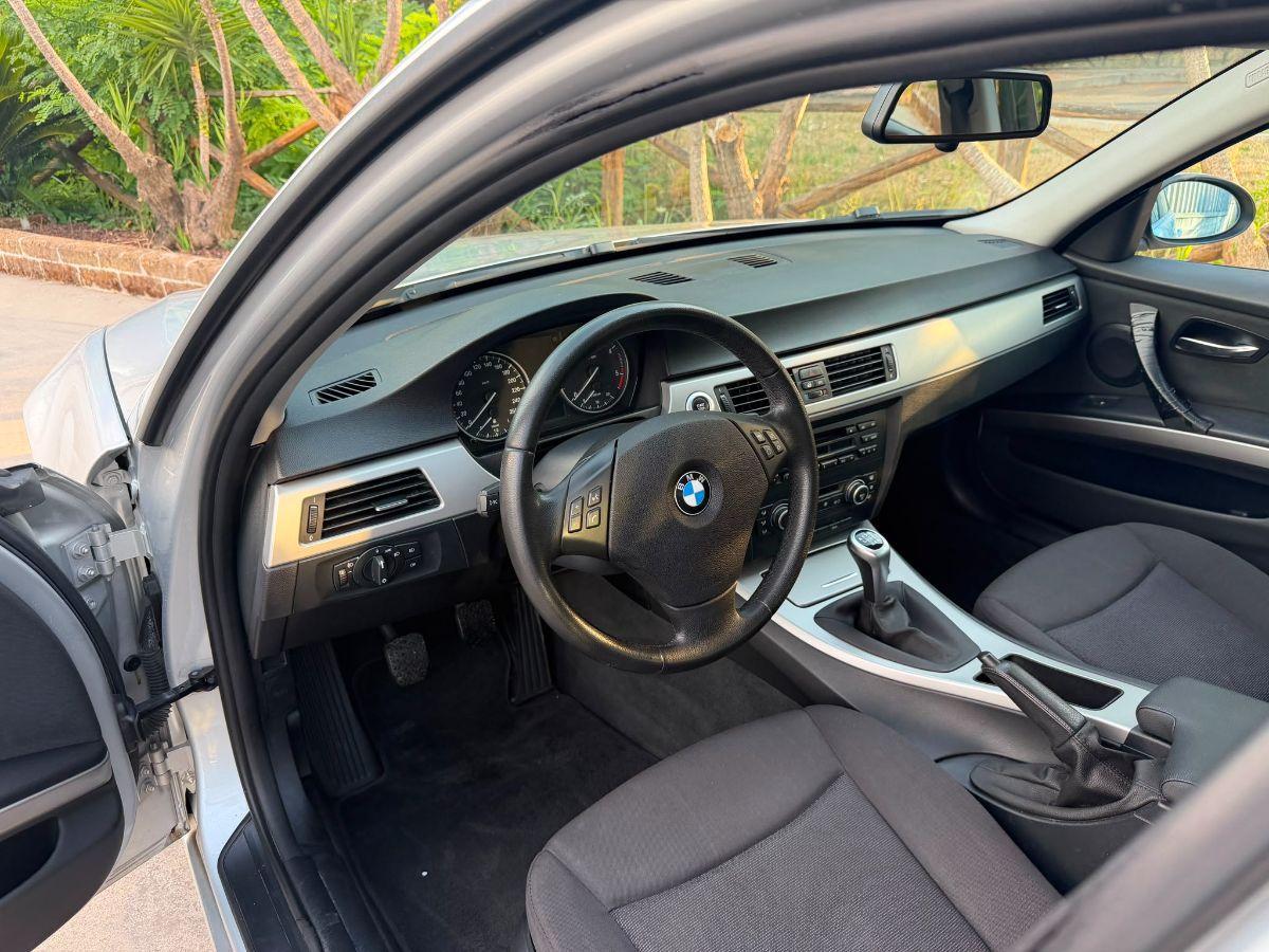 BMW - Serie 3 Touring - 320d Futura