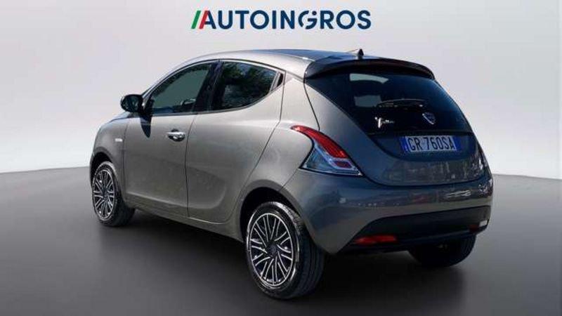 Lancia Ypsilon 1.0 FireFly Hybrid Silver