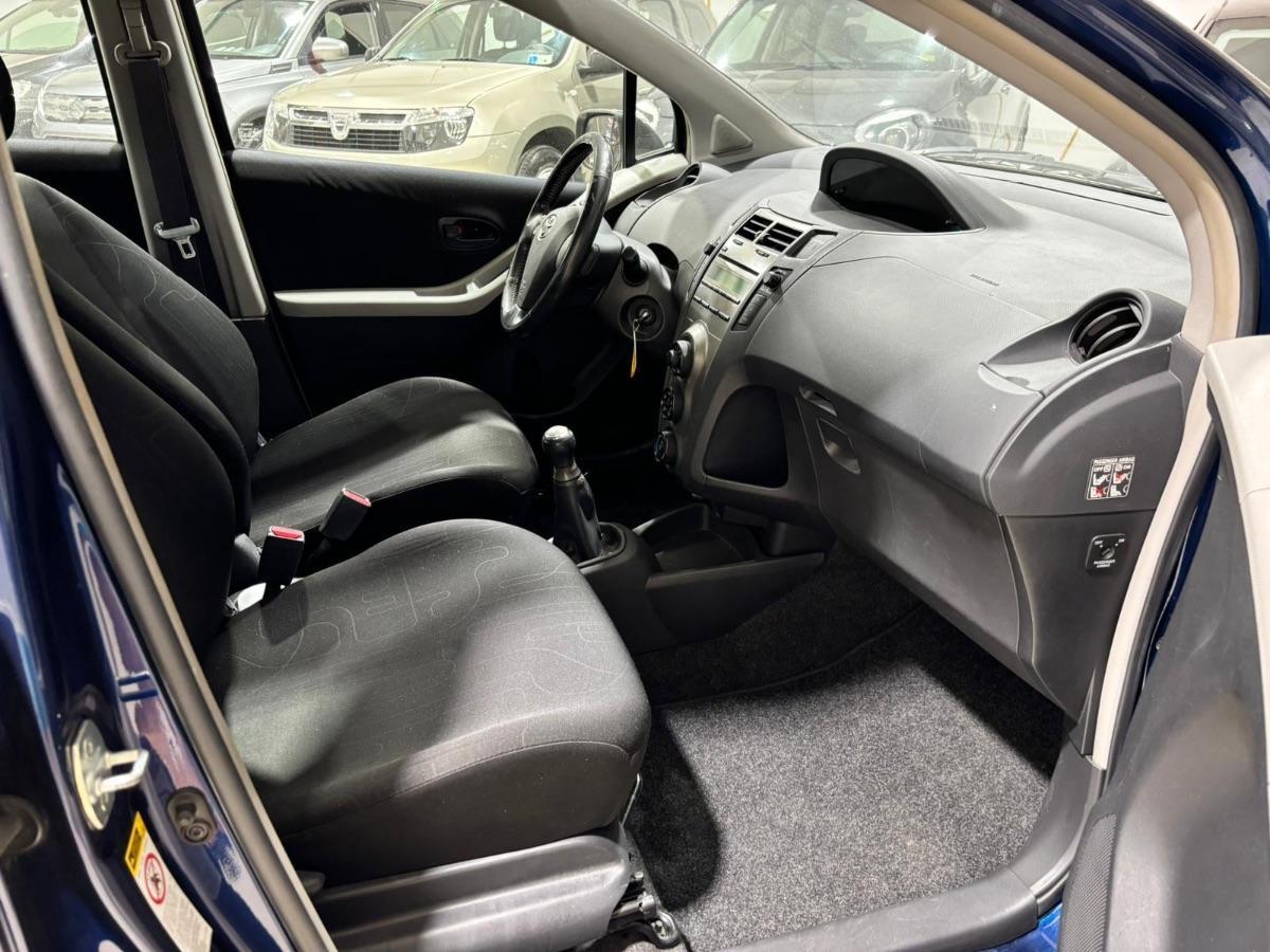 TOYOTA - Yaris - 1.0 5p.