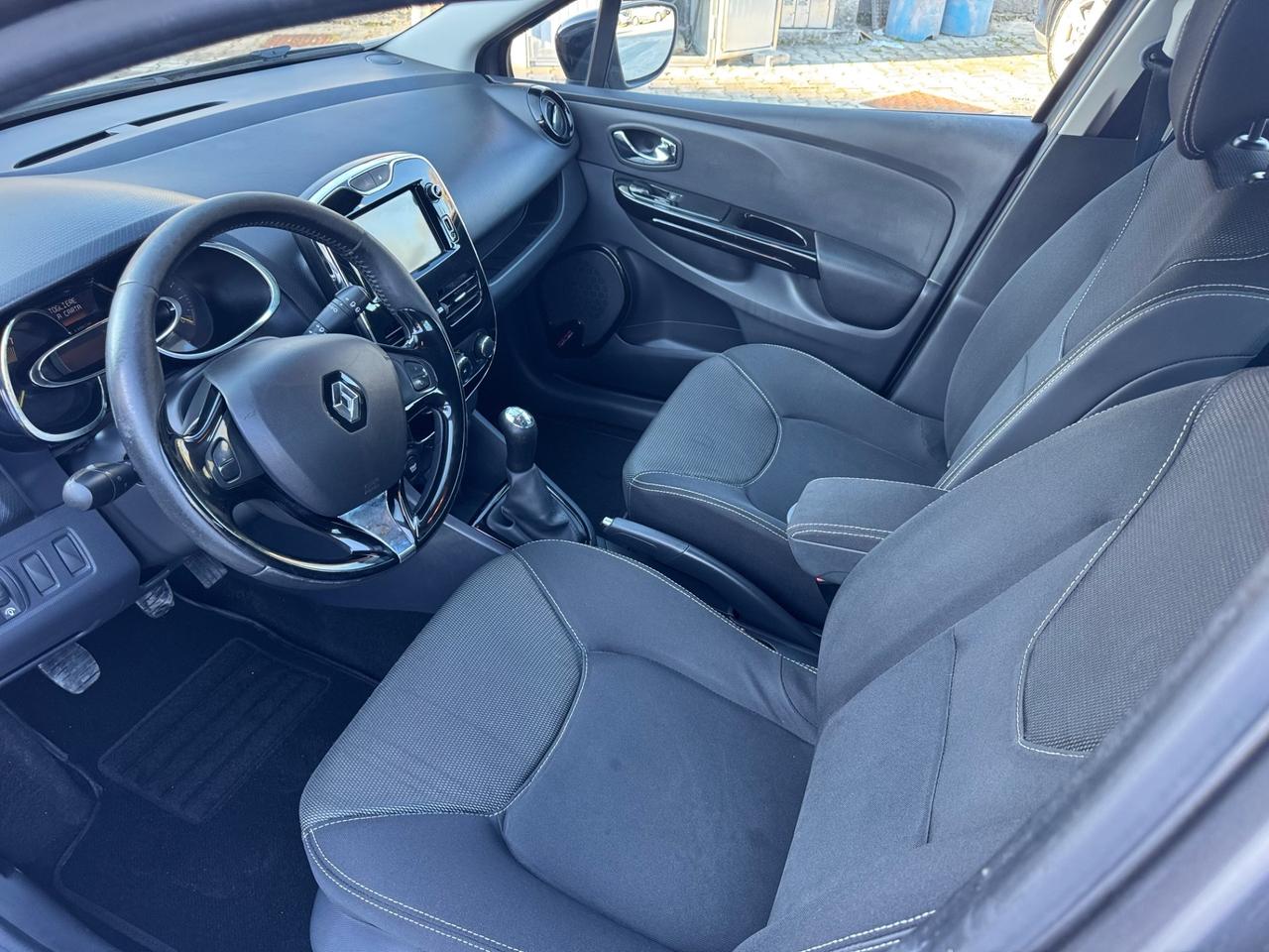 Renault Clio 1.2 75CV 5 porte neopatentati
