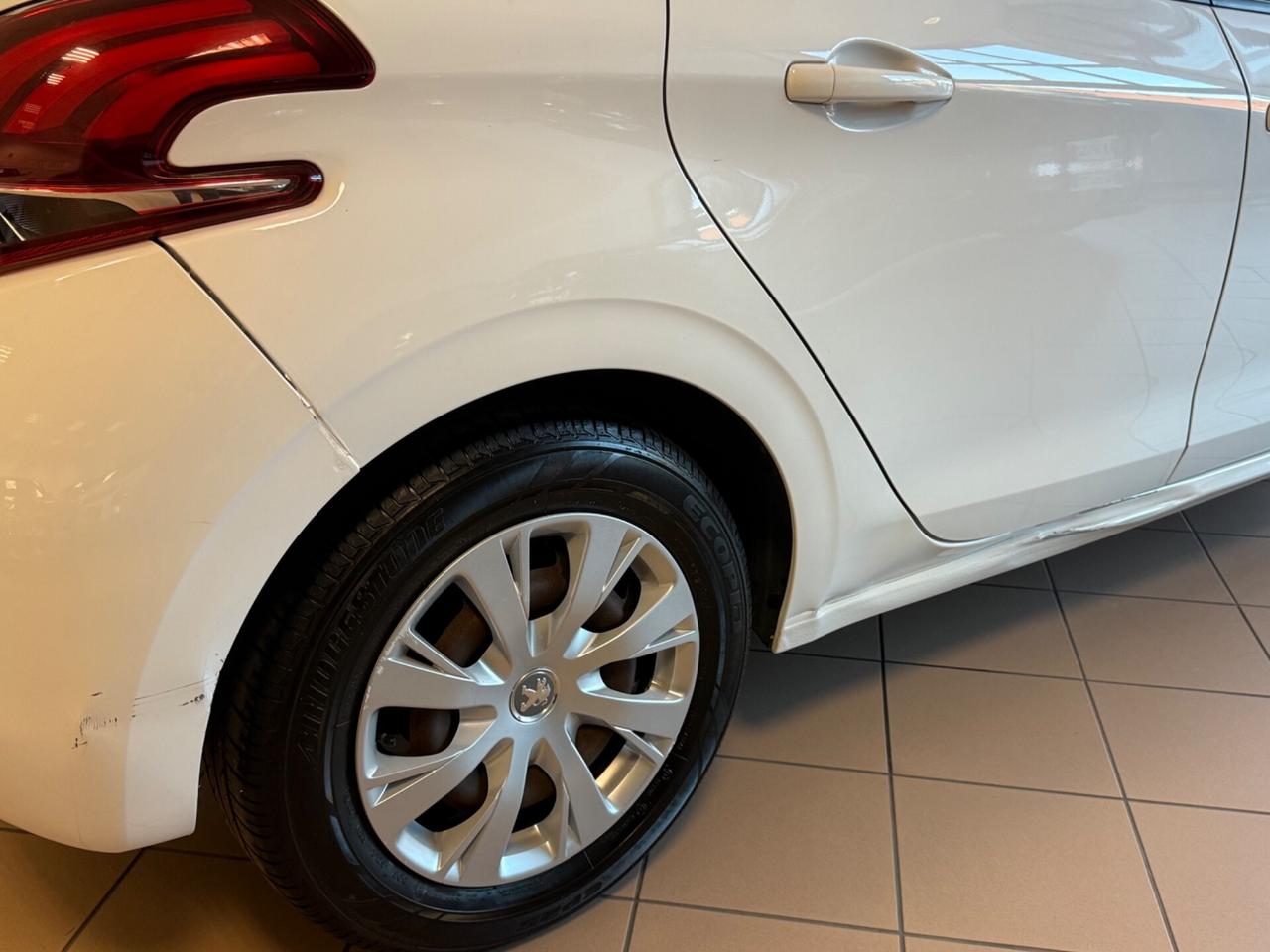 Peugeot 208 67000km 1.2 cv82 5 porte Allure