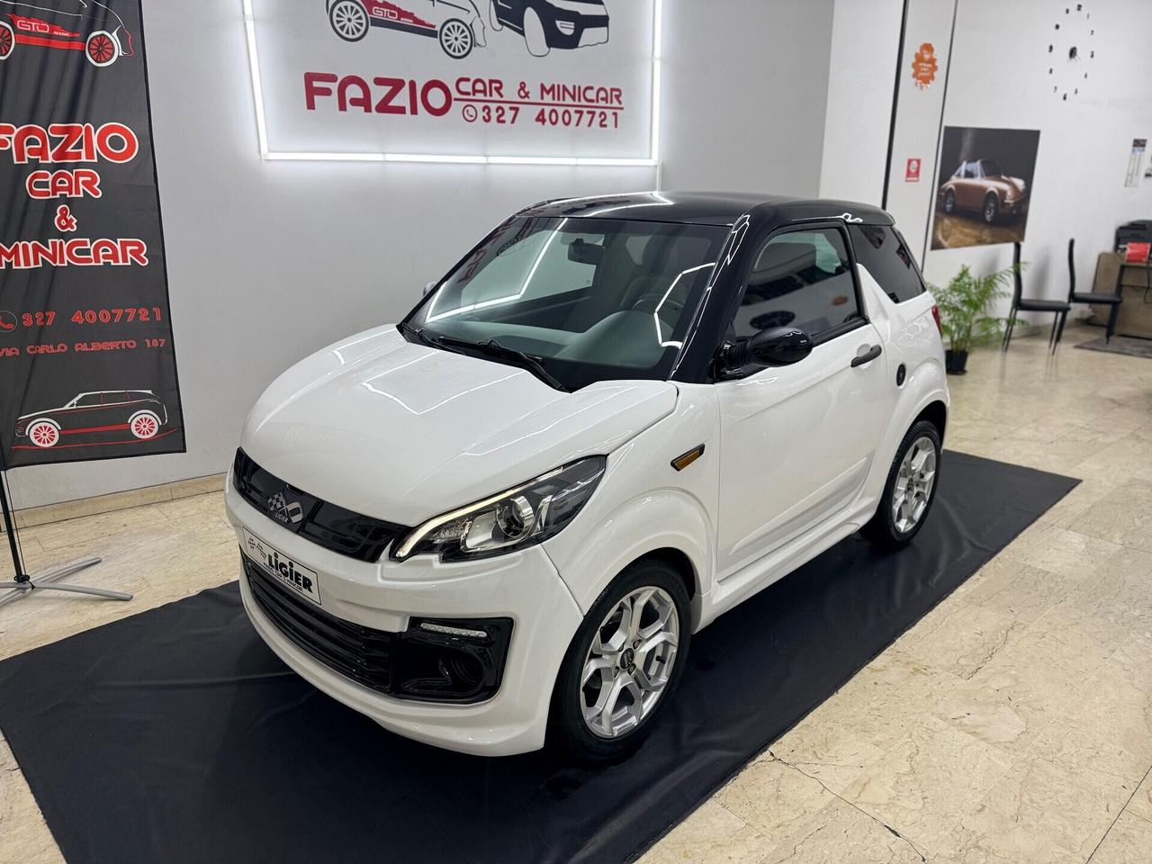 Ligier JS 50 Black & White