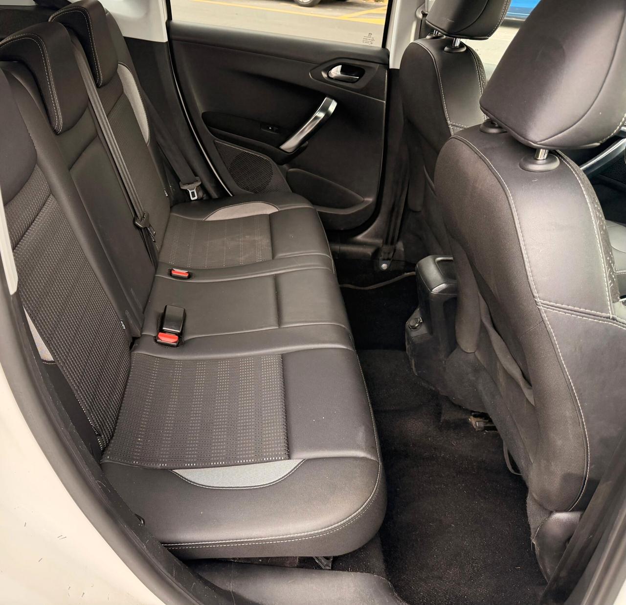Peugeot 2008 BlueHDi 100 Allure