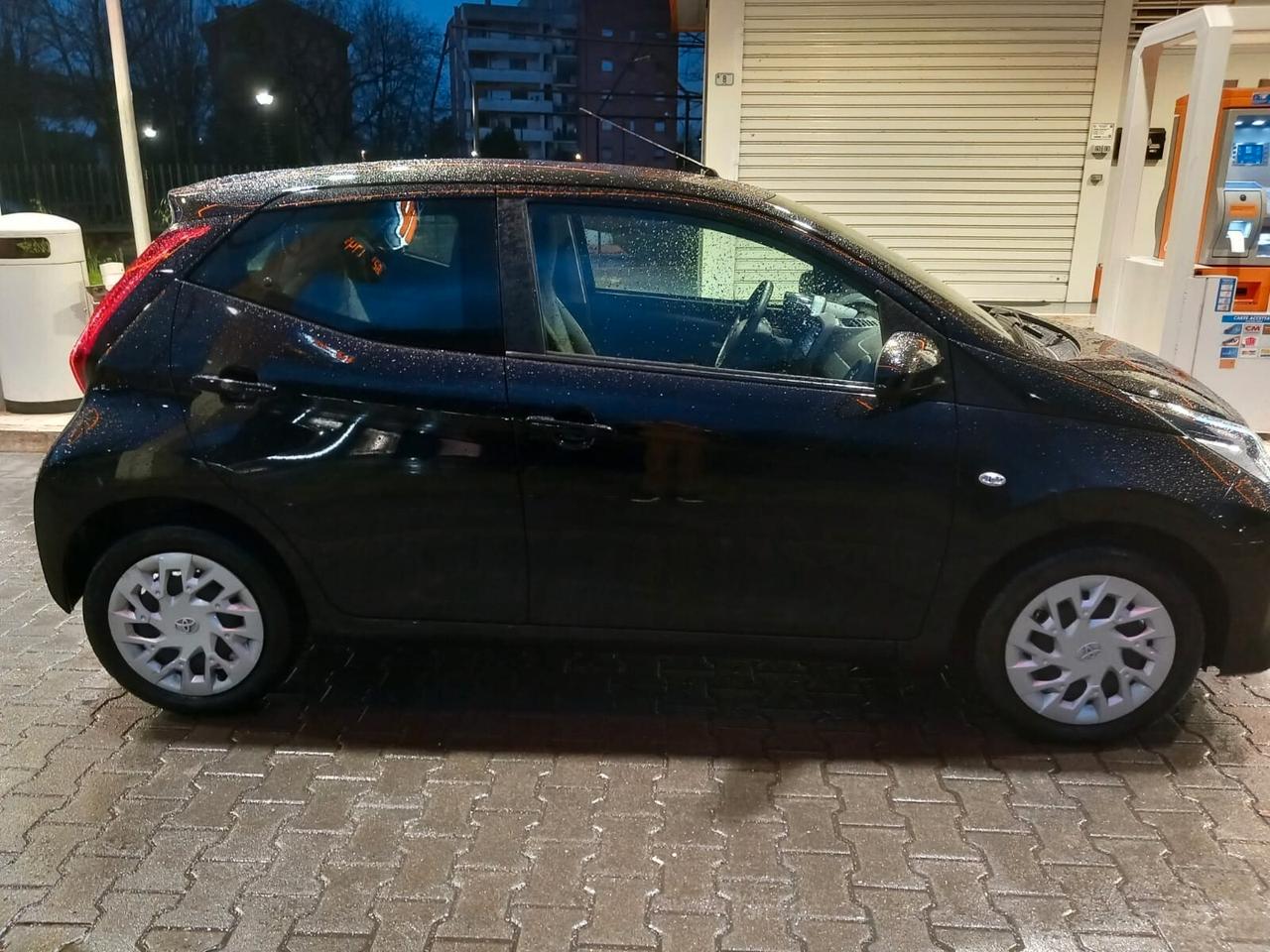 Toyota Aygo Connect 1.0 VVT-i 72 CV 5 porte x-clusiv red style