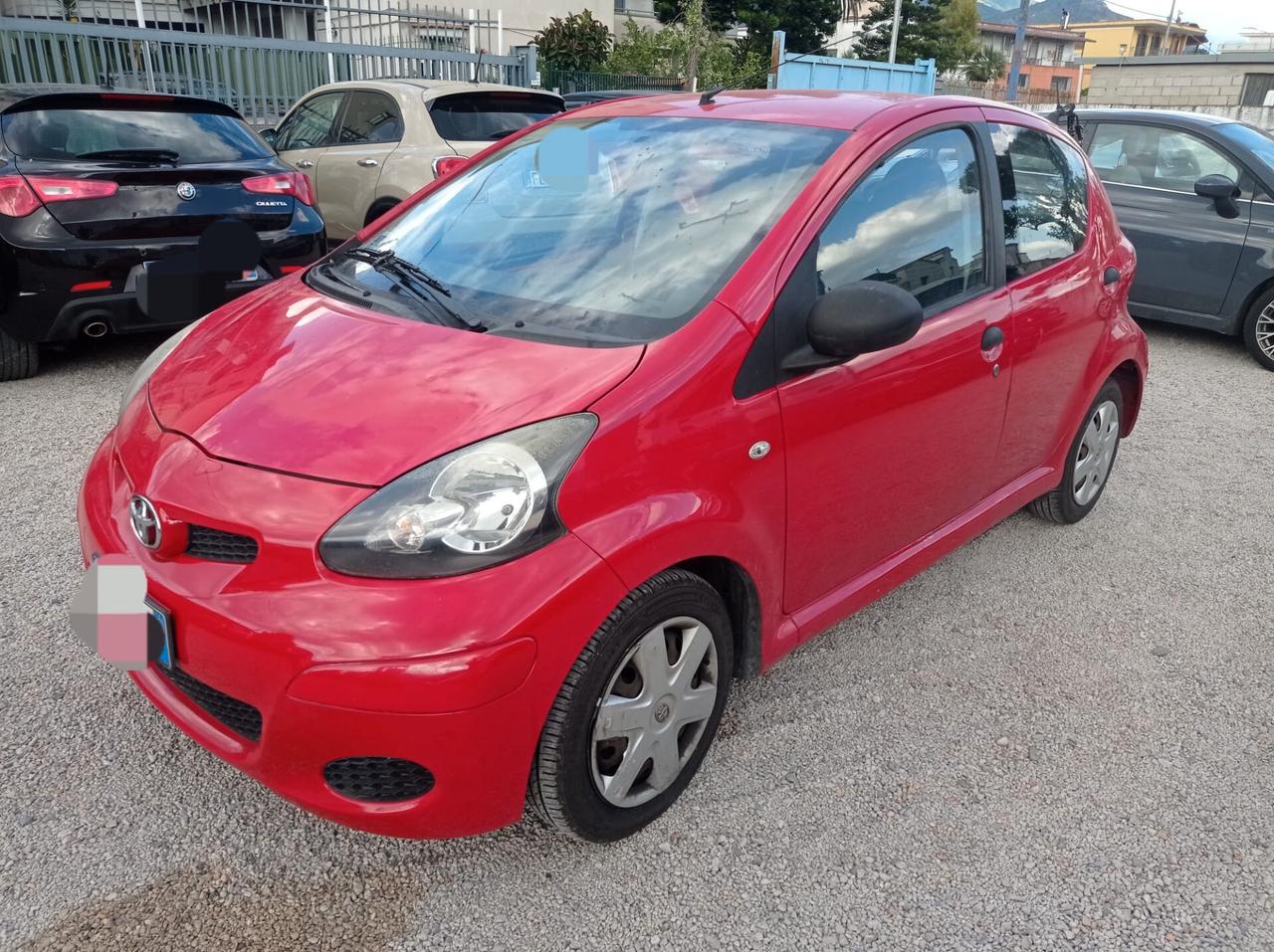 Toyota Aygo 1.0 12V VVT-i 5 porte Sol Connect-2012