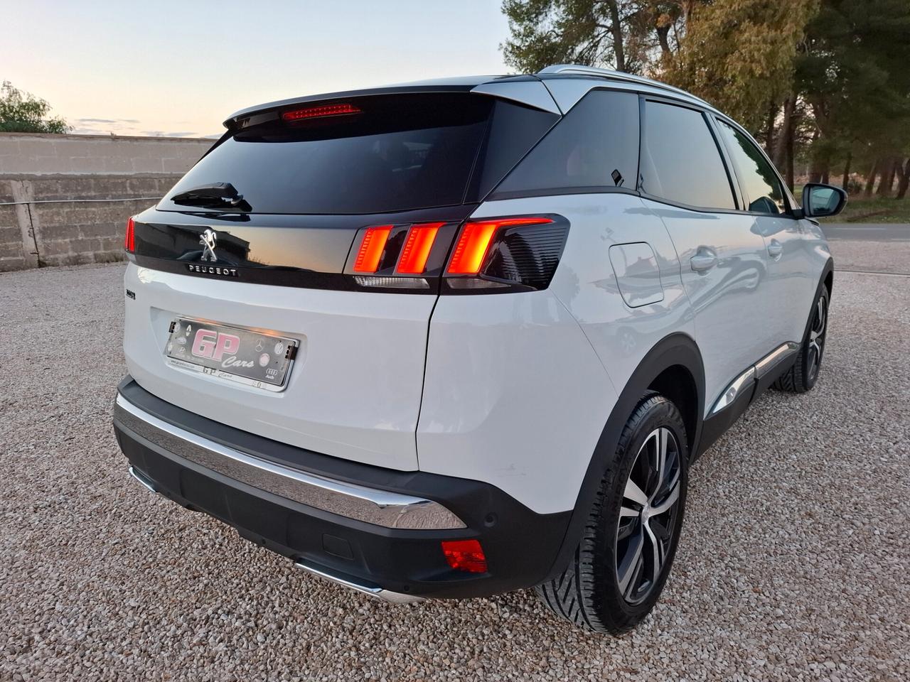 Peugeot 3008-1.5HDi 130CV- Allure*LED*NAVI*RADAR