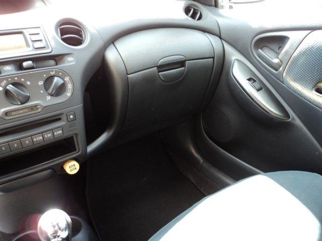 TOYOTA Yaris 1.0i 16V cat 3 porte Sol