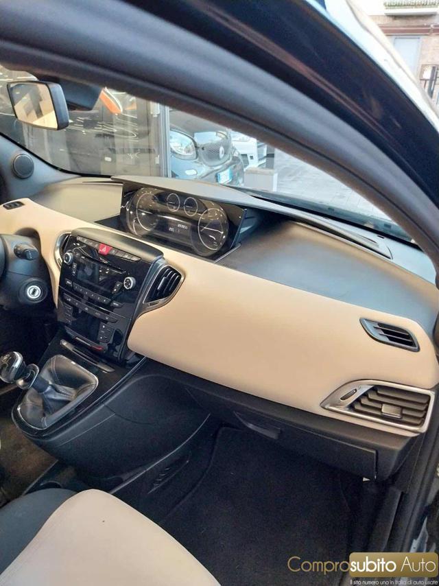 LANCIA Ypsilon 1.2 69 CV (Garanzia 12 Mesi)