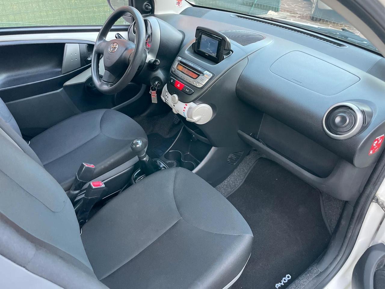 Toyota Aygo 1.0 12V VVT-i 5 porte Lounge Connect