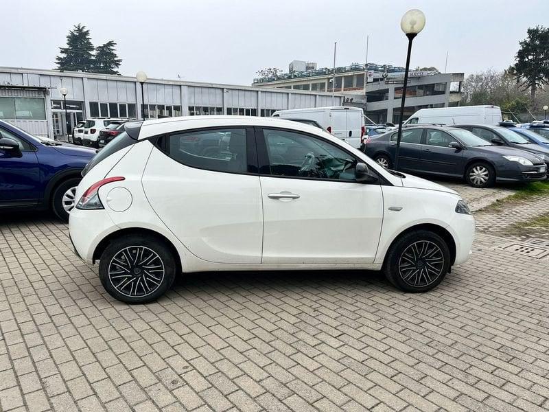 Lancia Ypsilon 1.0 FireFly 5 porte S&S Hybryd Gold