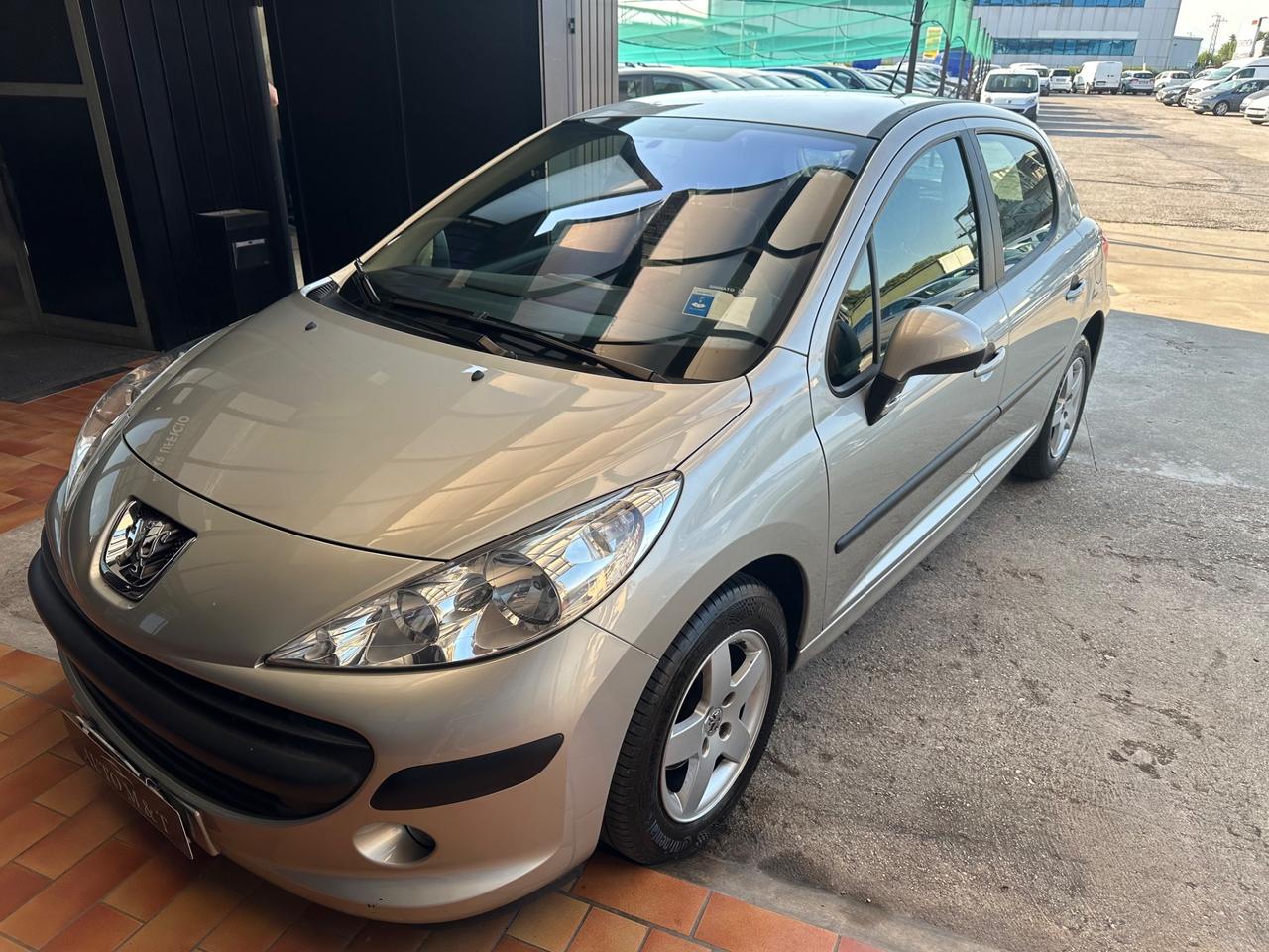 Peugeot 207 1.4 8V 75CV 5p. X Line