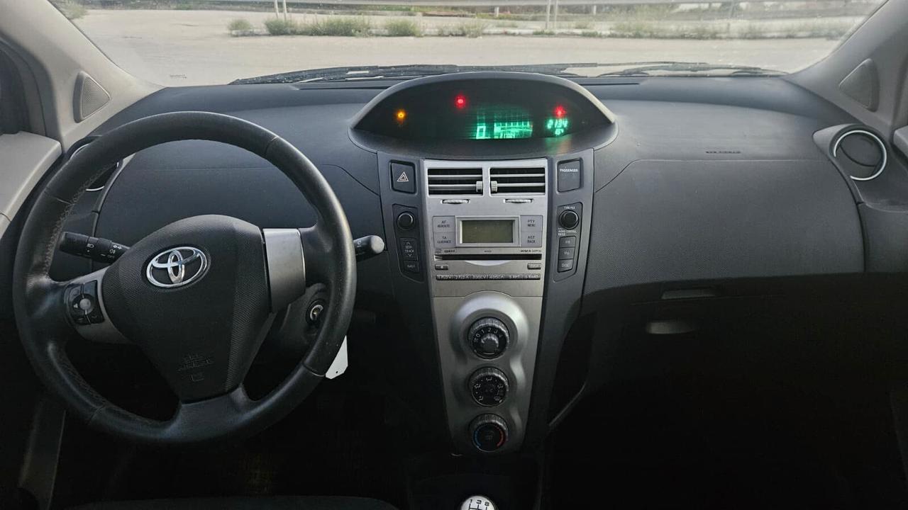 Toyota Yaris 1.0 benzina 5 porte