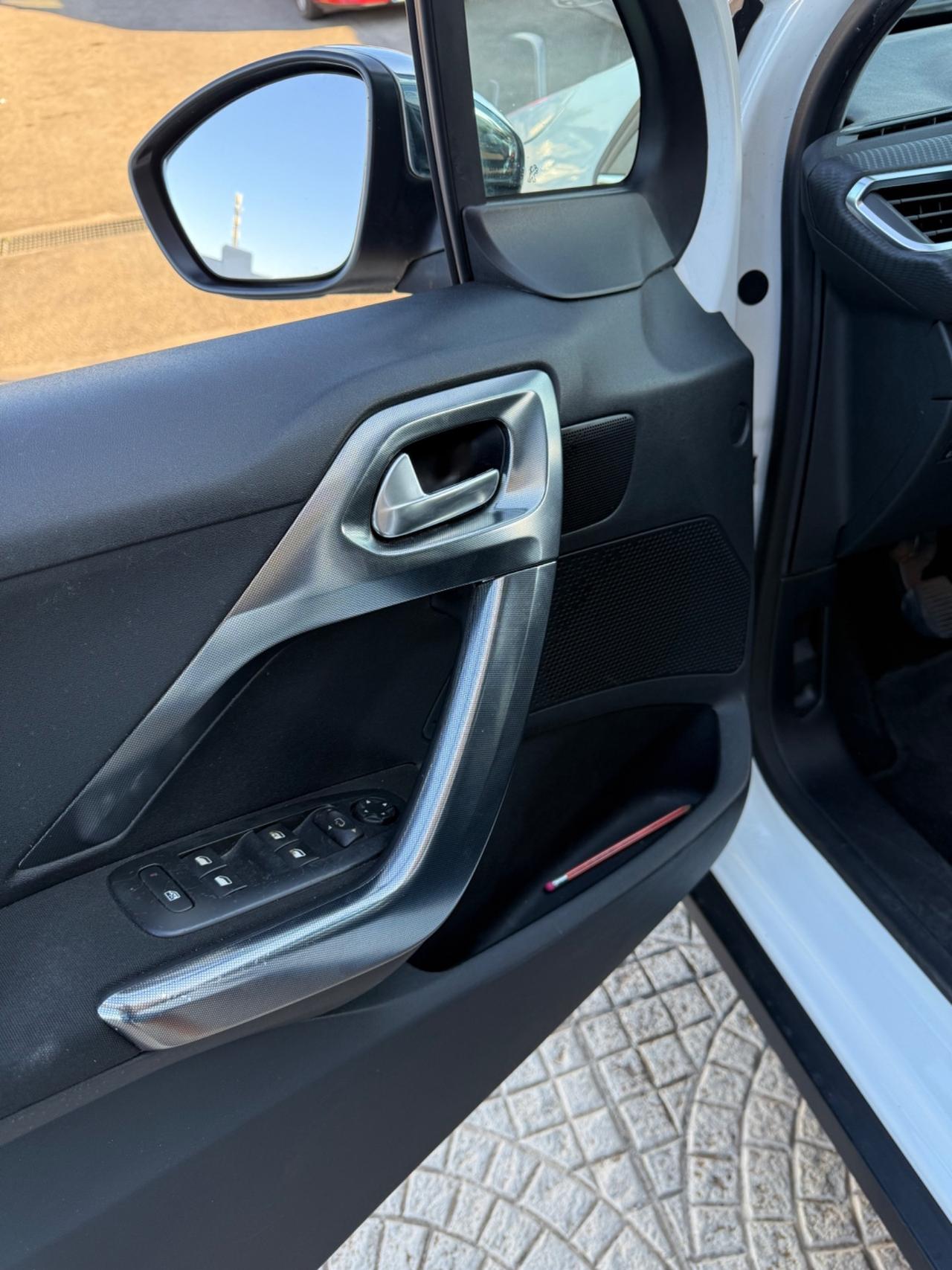Peugeot 2008 1.6 e-HDi 92 CV Stop&Start Urban Cross