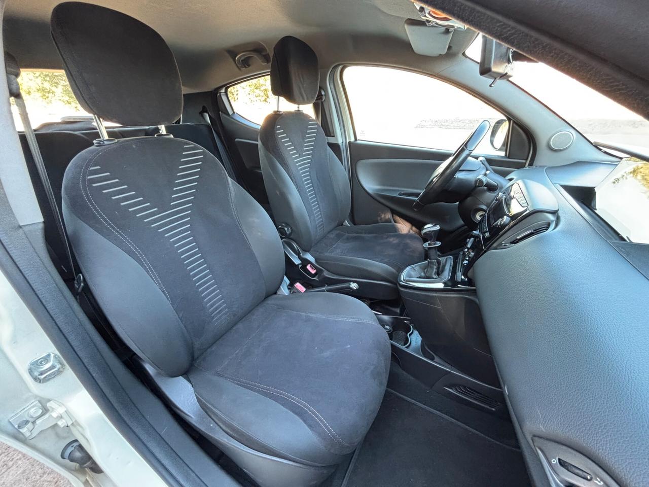 Lancia Ypsilon 1.2 69 CV 5 porte S&S Silver - 2011