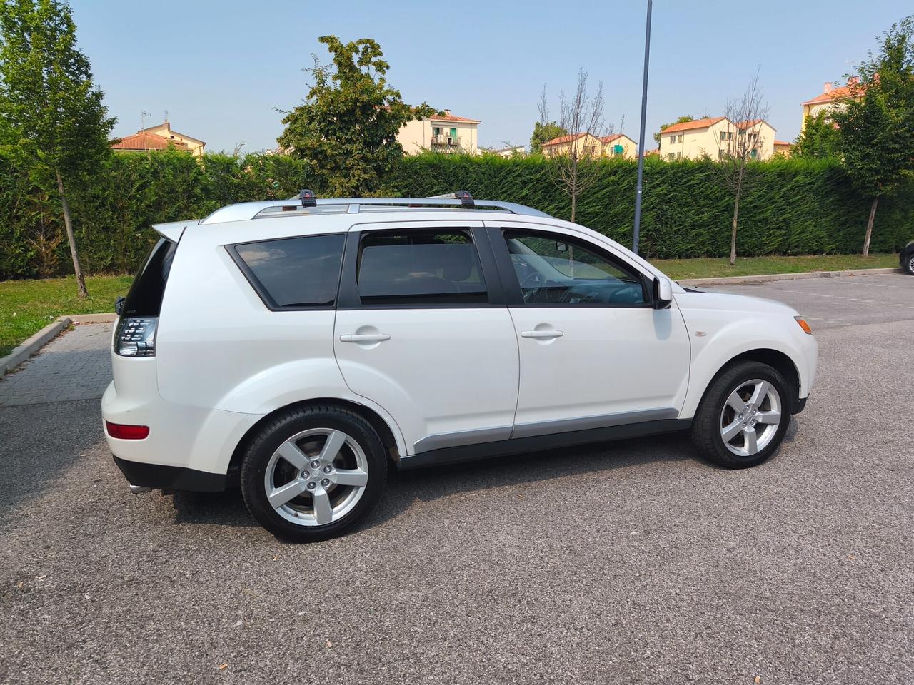 Mitsubishi Outlander 2.0D 7 posti gancio traino