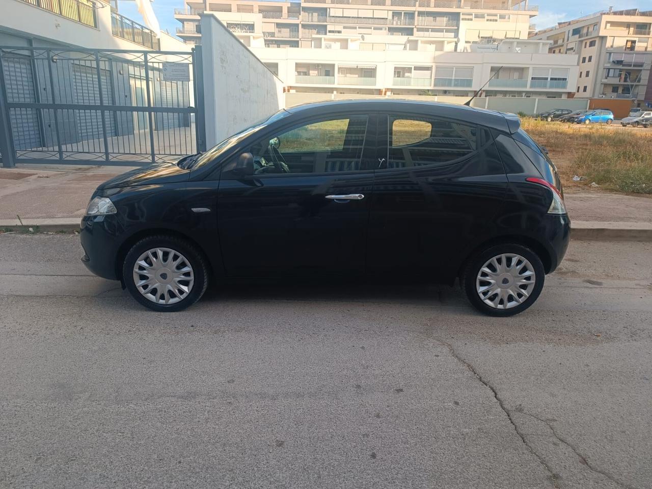 Lancia Ypsilon 1.2 69 CV 5 porte Silver