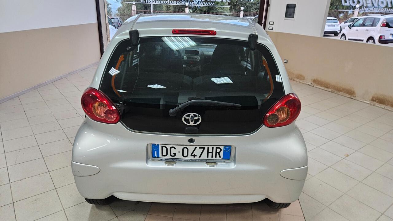 Toyota Aygo 1.0 12V VVT-i 5 porte Sol