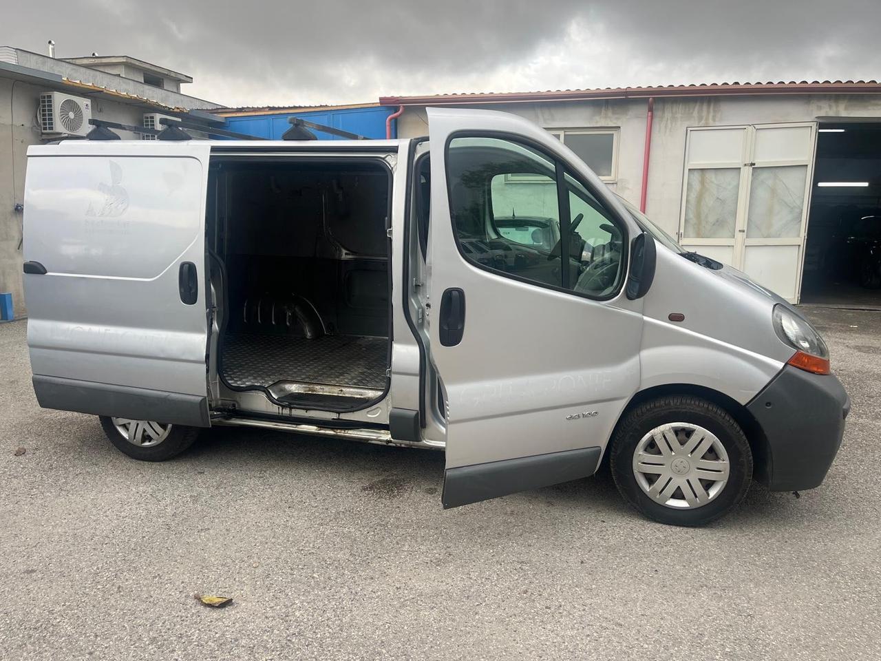 Renault trafic cargo 1.9 dci-cv 100 -2004