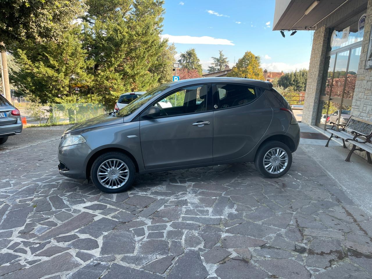 Lancia Ypsilon 0.9 TwinAir 85 CV 5 porte Metano Ecochic Gold NEO PATENTATO