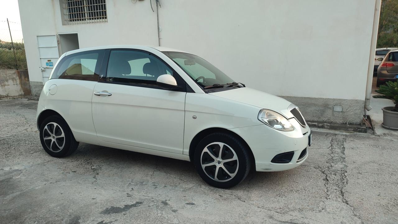 Lancia Ypsilon 1.2 Oro