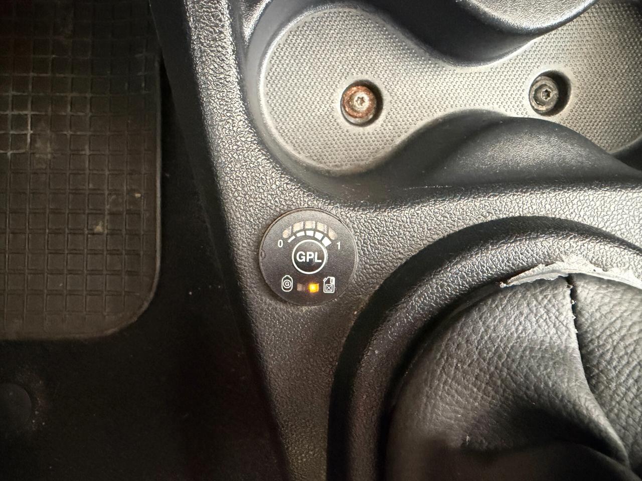 DACIA SANDERO ANNO 2012 1.2 BENZINA/GPL 75 CV