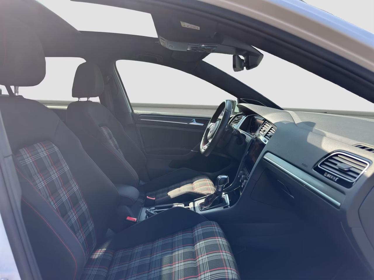 Volkswagen Golf GTI 2.0 TSI BlackStyle