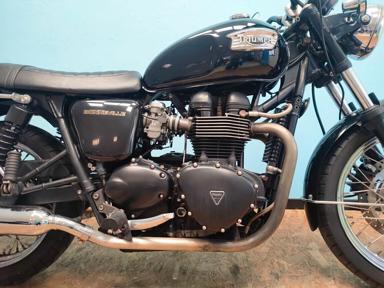 Triumph Bonneville 800: l'intramontabile scrambler