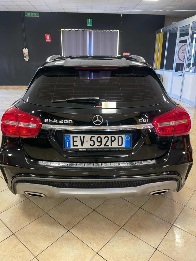 MERCEDES-BENZ GLA 200 CDI Premium*AUTOMATICA/NAVI/LED*