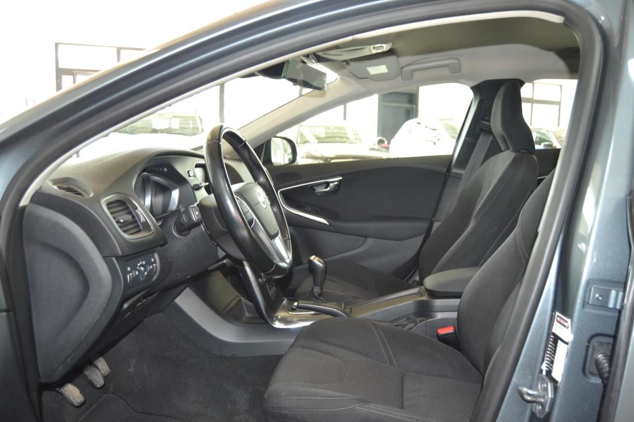 Volvo V40 1.6D2 115CV Momentum UniPro/Navi/Cruise