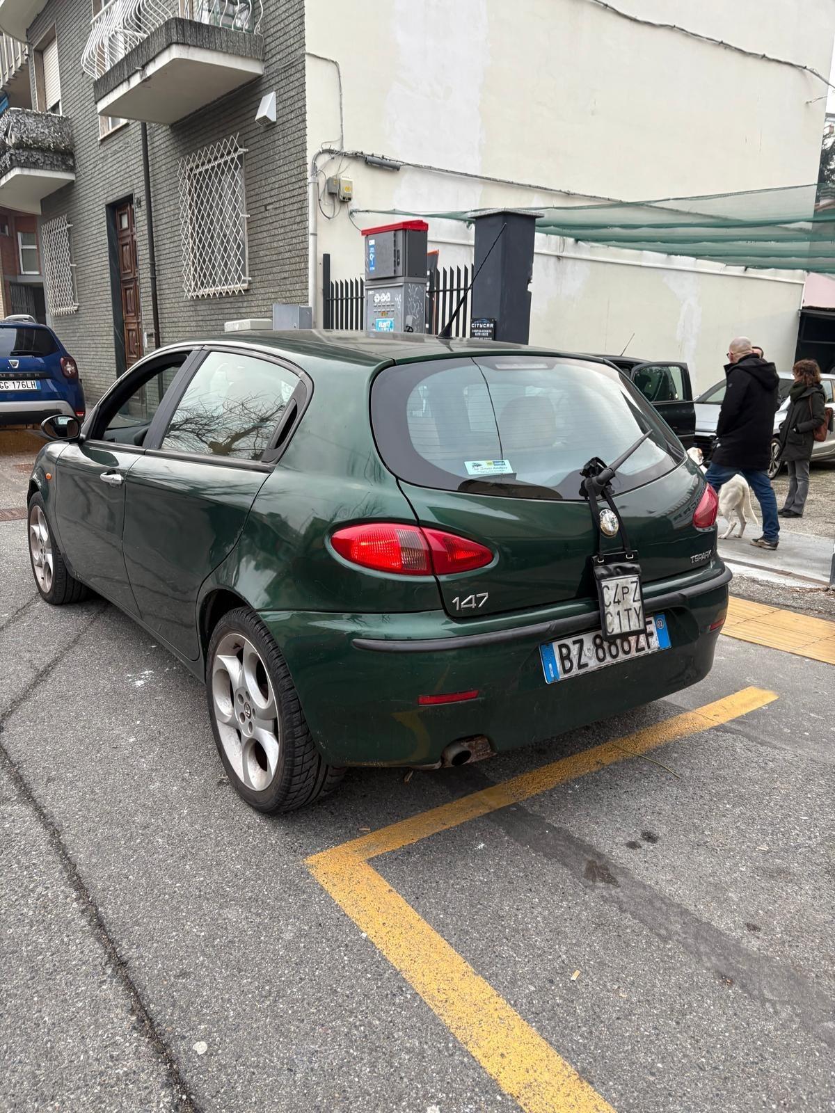 Alfa Romeo 147 1.6i 16V Twin Spark 5p. Distinctive