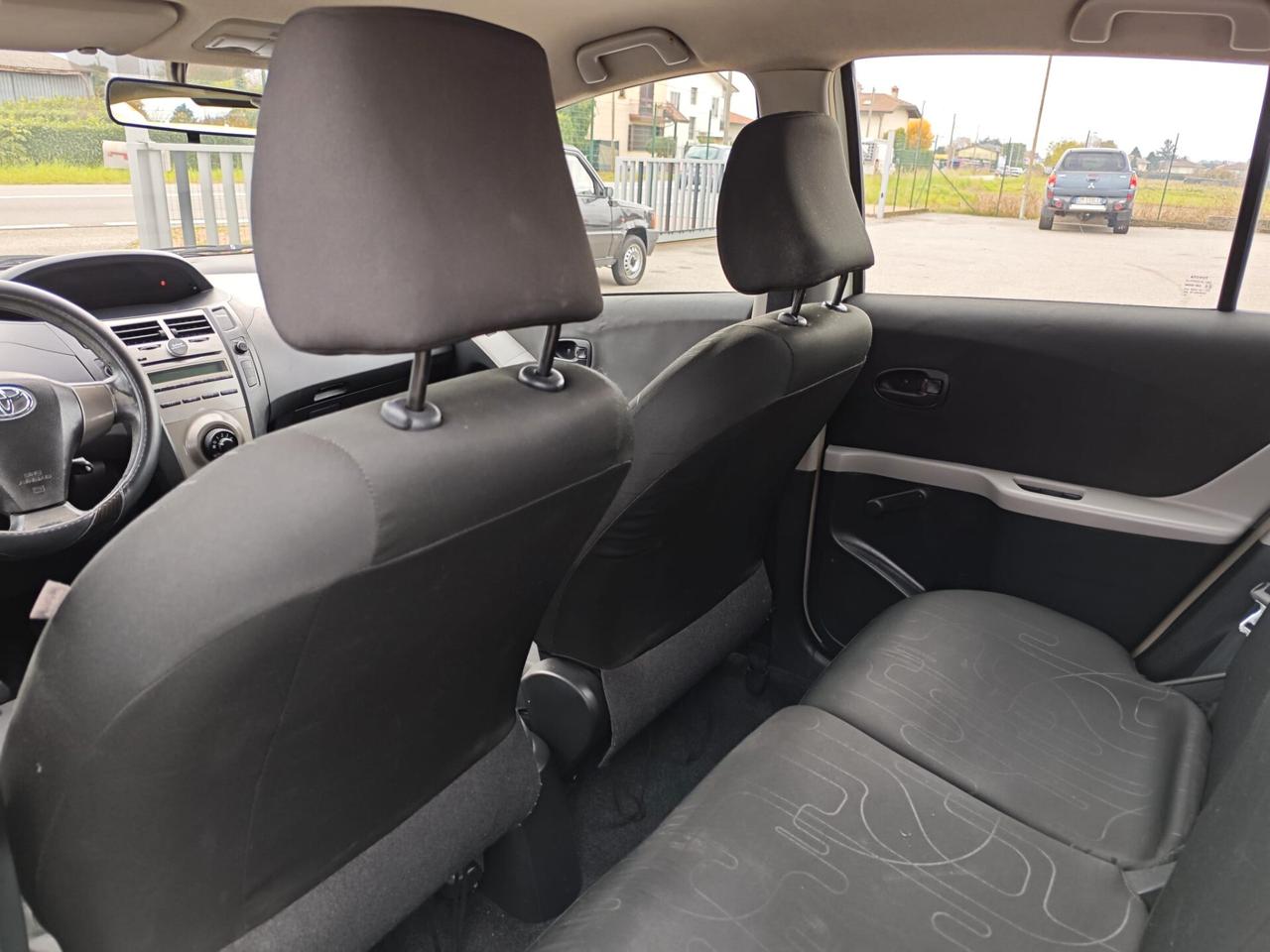 Toyota Yaris 1.0 5 porte