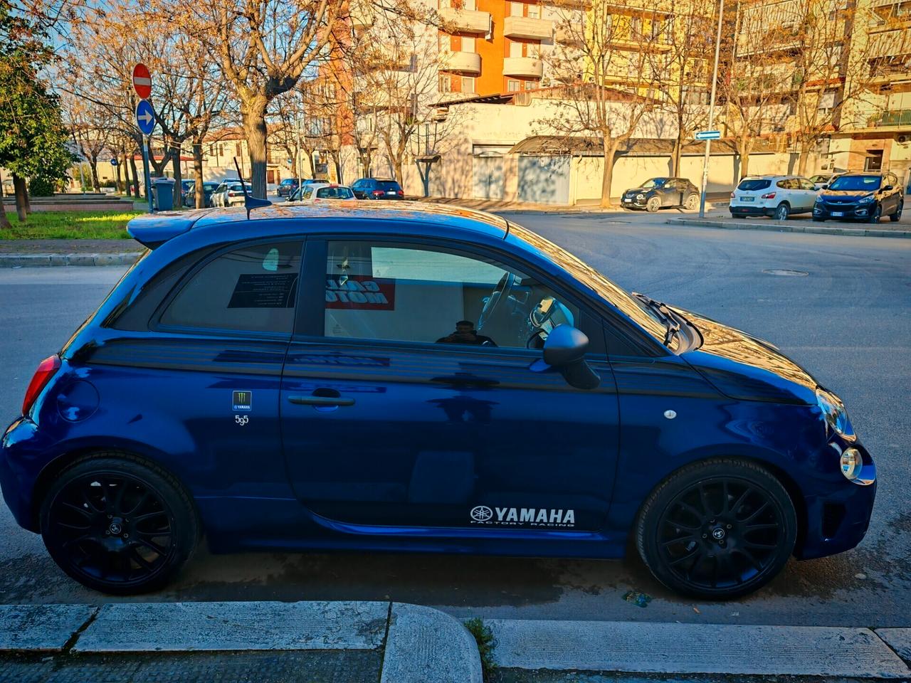 Abarth 595 1.4 Turbo T-Jet 165 CV Monster Energy Yamaha