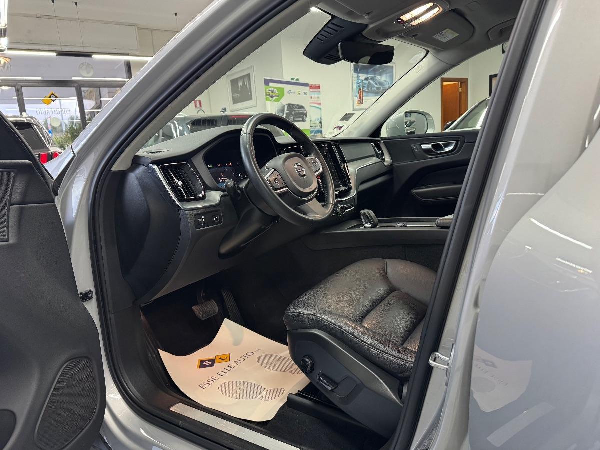 VOLVO XC60 B4 automatico Plus Dark LED/ CARPLAY/ UNICO PROP