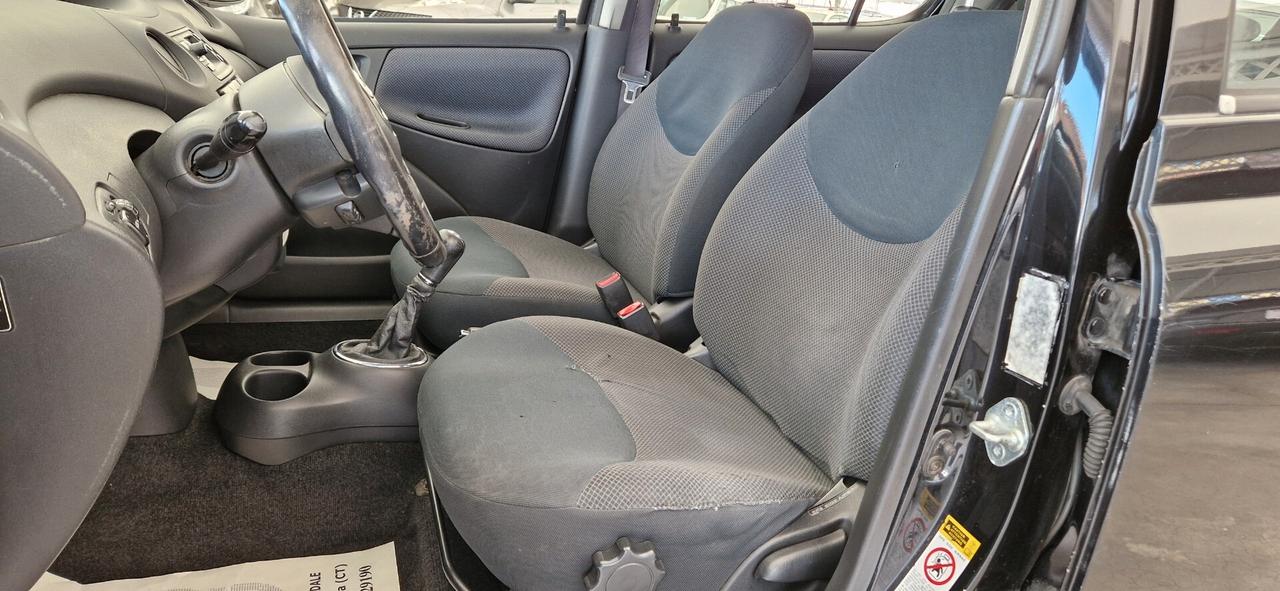 Toyota Yaris 1.4 D 75cv 5 porte Sol