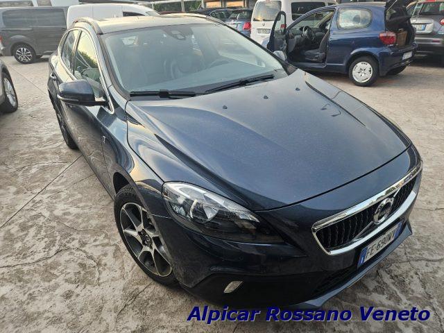 VOLVO V40 D2 R-design cross