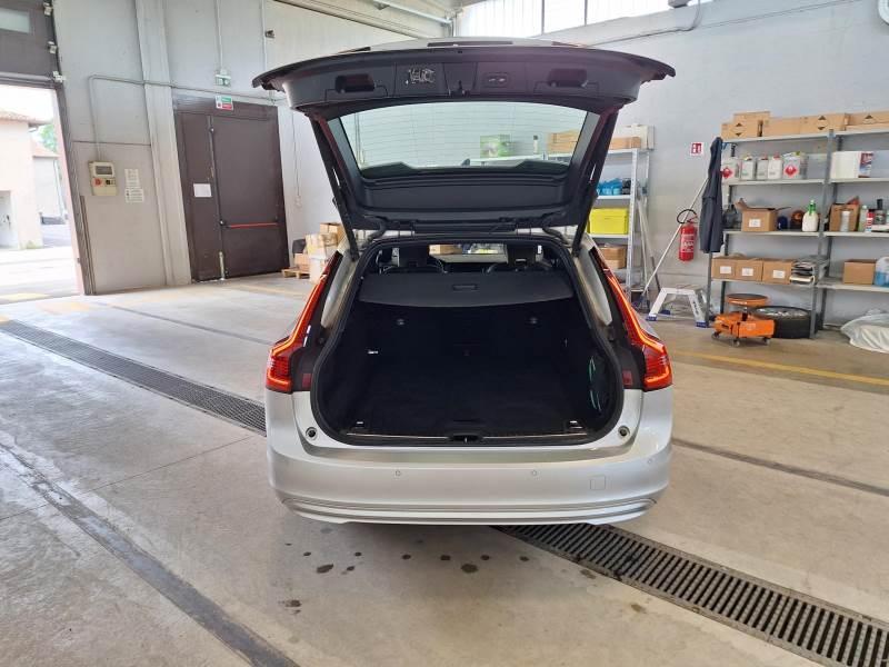 Volvo V90 2.0 B4 Momentum Business Pro AWD Geartronic